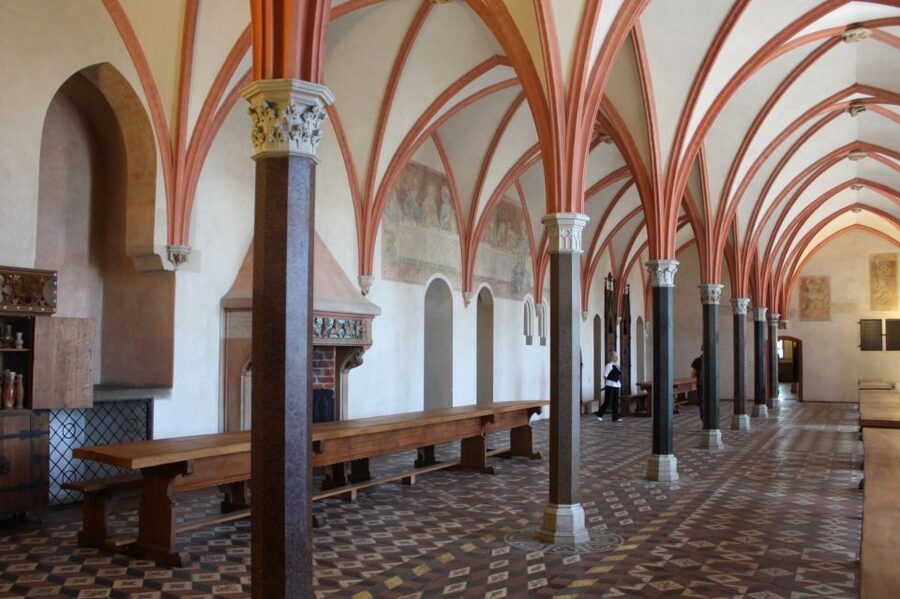 Malbork Castle Tour: 6-Hour Private Tour - The guides and the human side of the tour