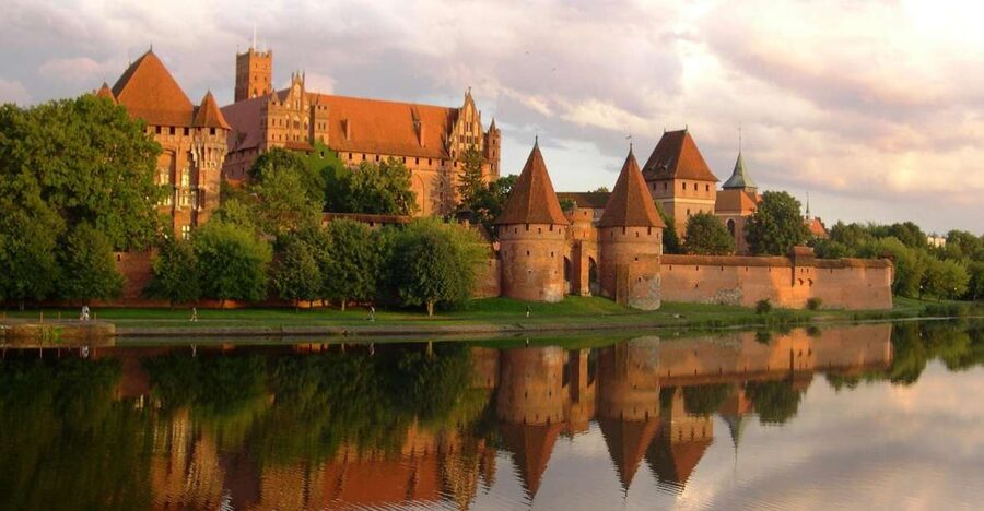 Malbork Castle Tour: 6-Hour Private Tour - Who should book this Malbork tour?
