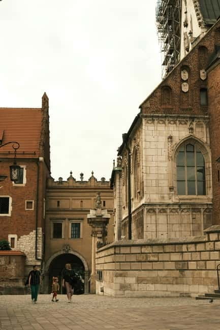 Mysterious Wawel Cathedral and Wawel Courtyard Guided Tour - Walking through Dziedziniec Arkadowy