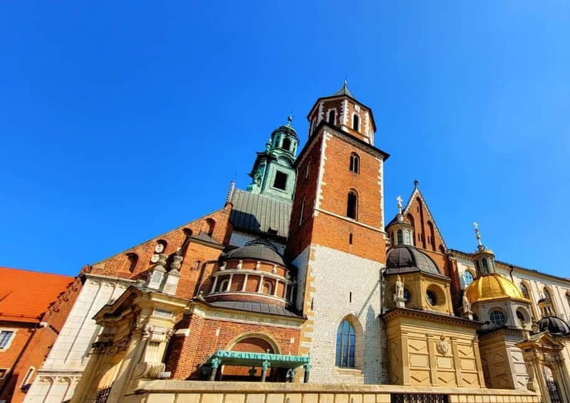 Mysterious Wawel Cathedral and Wawel Courtyard Guided Tour - Languages, group style, and tour pace
