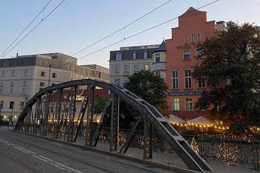 Night tour through Wroclaw - Starting beneath the Pillory in the Market Square