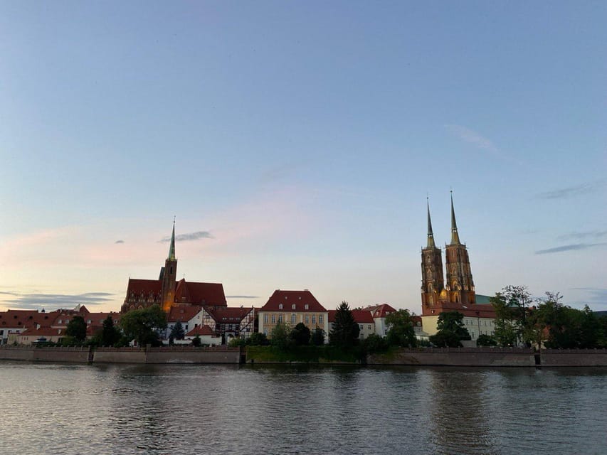 Night tour through Wroclaw - Wroclaw Town Hall and the first look at the city at night