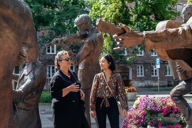 Off the Beaten Track in Warsaw: Private City Tour - The Praga street orchestra and local character