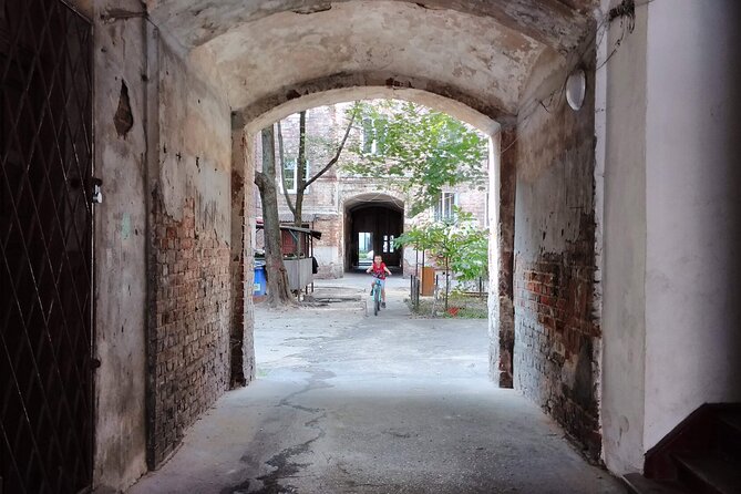 Offbeat Warsaw: Explore the Edgy & Artsy Praga District - Stalowa Street, murals, cafes, and street-level Praga