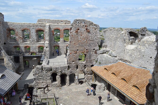 Ojców National Park and Ogrodzieniec Castle Tour from Krakow - Pieskowa Skala: a castle with a Renaissance face