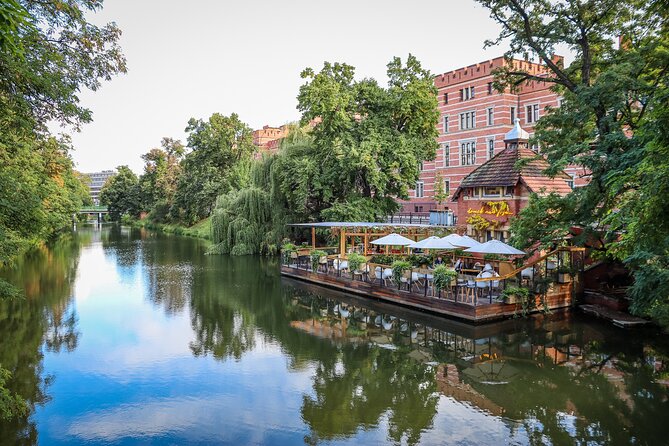 Old Town Wrocław Walking Tour - The guide can make or break the experience