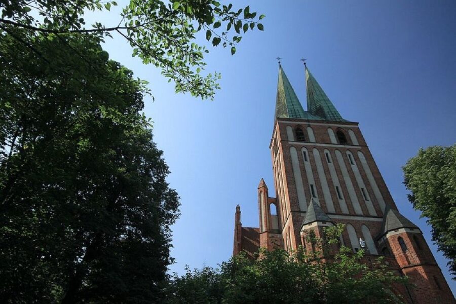 Olsztyn Old Town Highlights Private Walking Tour - Market Square and the city’s residential face