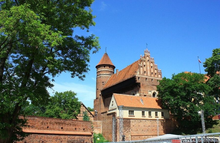Olsztyn Old Town Highlights Private Walking Tour - The Castle of Warmian Bishops and its red-brown walls