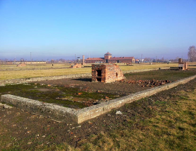 Oswiecim: Auschwitz-Birkenau Skip-the-Line Entry Tickets - Finding the group without losing time
