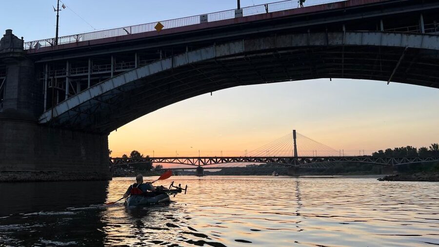Packrafting kayaking guided tour Vistula river Warsaw Poland - The possible Vistula island photo stop