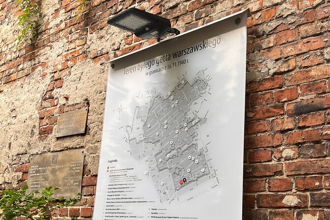 Past Meets Present in Warsaw's Jewish Ghetto - Key points at a glance