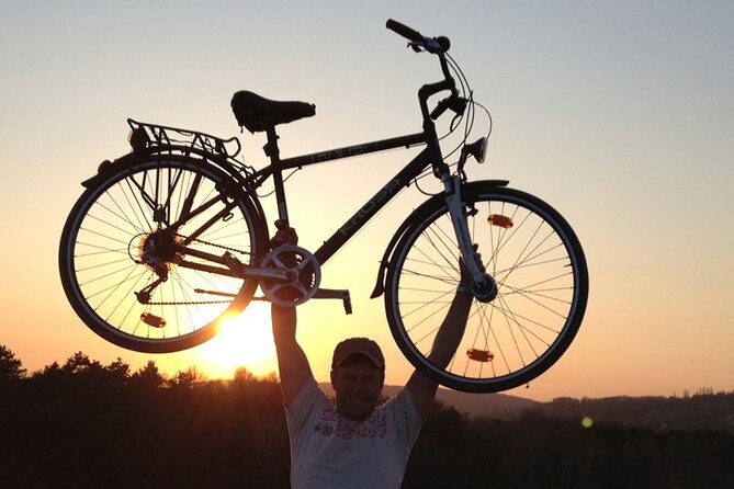 Polish Countryside and Tyniec Abbey Bike Tour from Krakow - Leaving Krakow by the Vistula River