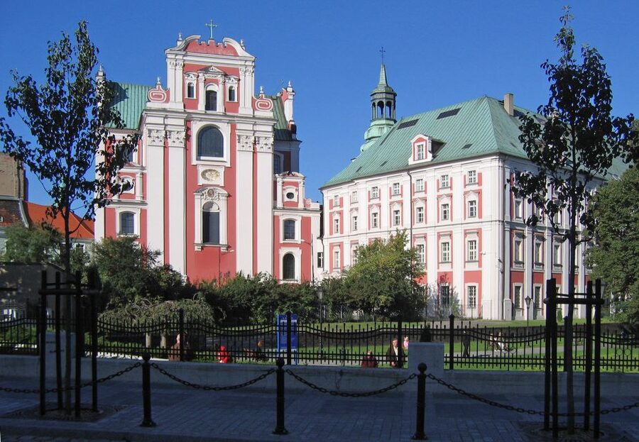 Poznan Old Town and Croissant Museum Private Walking Tour - Reading Poznans Market Square
