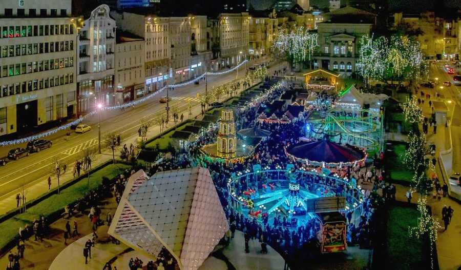 Poznan: Old Town, Srodka District, & Cathedral Private Tour - Mickiewicz Square and the city’s grand opening scene