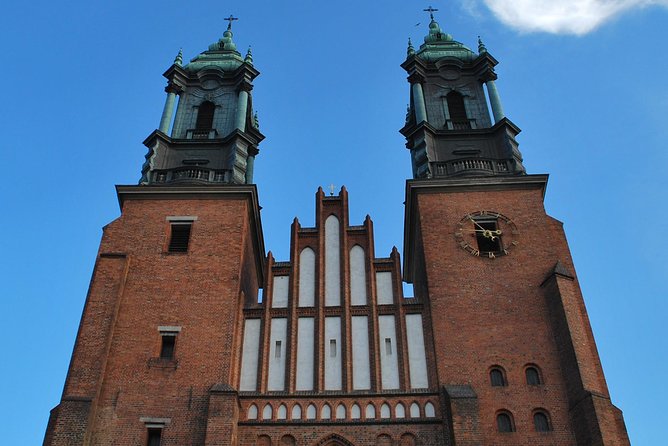 Poznan private tailor made tour with a local guide-driver - The Imperial Castle and Mickiewicz Square