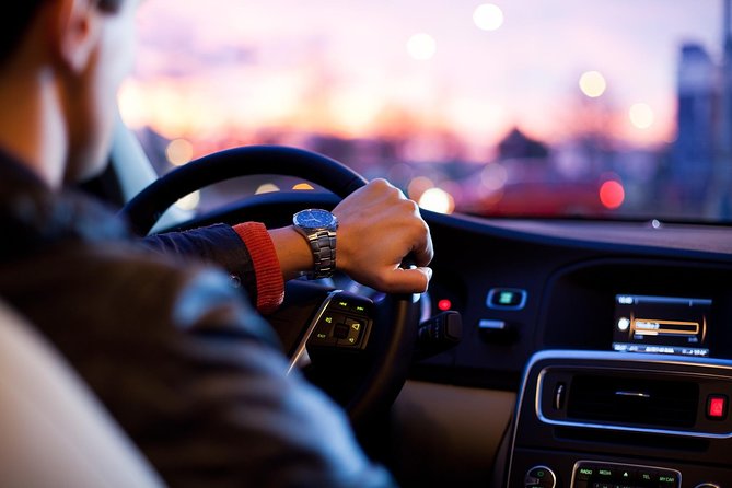 Private Arrival Transfer: Warsaw Chopin Airport - Cars under five years old, with useful comfort details