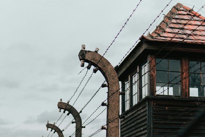 Private Guided Tour Auschwitz Birkenau with Transport from Krakow - Arriving at Auschwitz I