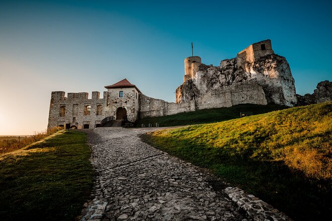 Private Guided Tour to Trail of the Eagles Nests from Krakow - What the price includes, and what it leaves to you