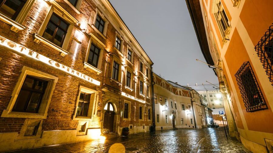 Private Krakow Tour: St. Mary’s, Cloth Hall & More - Main Market Square and the Cloth Hall