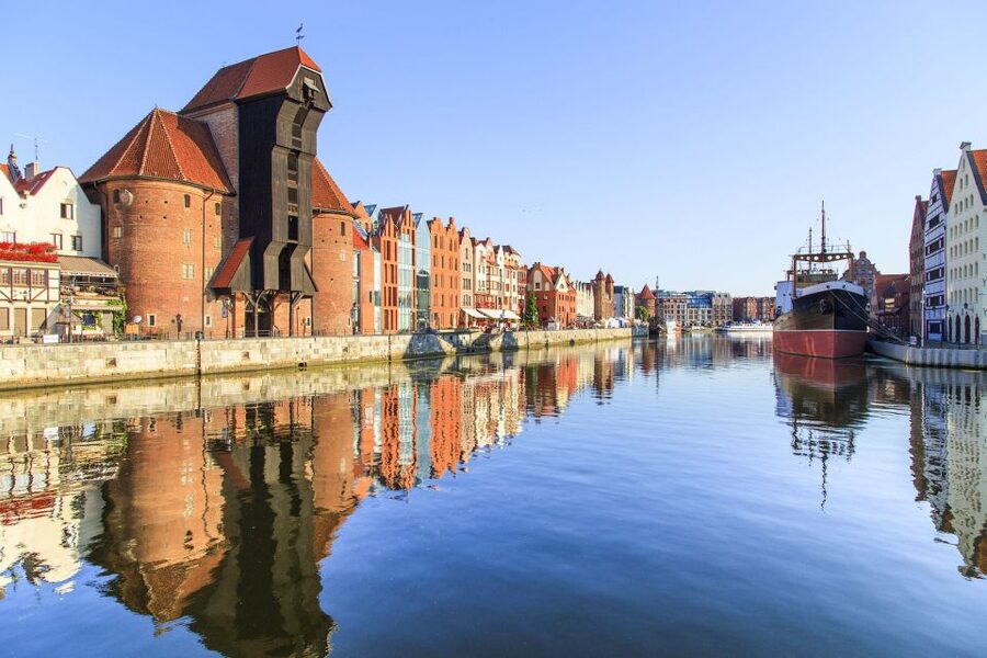 Private Tour of Gdansk Old Town for Kids and Families - Neptune’s Fountain and the merchants of Artus Court