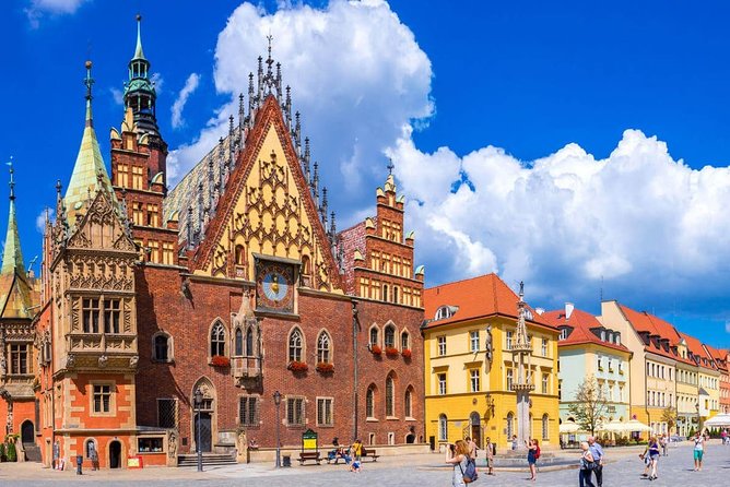 Private Transfer from Wroclaw (WRO) Airport to Wroclaw city centre - Timing, traffic, and your first day