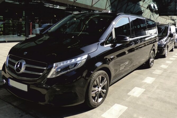 Private transfer | Krakow City - Krakow Airport Balice - Arriving at Krakow Airport and finding your driver