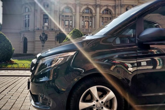 Private transfer: Krakow City - Krakow Airport - Leaving Krakow without a last-minute scramble