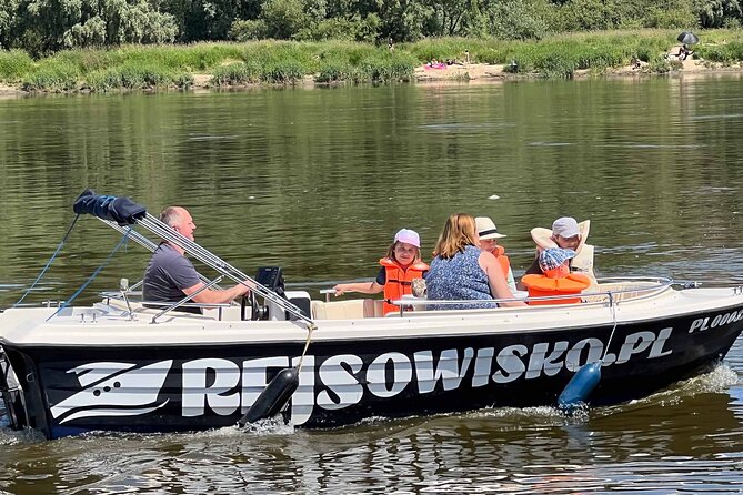 Rental of Motorboat for 5 on Vistula in Warsaw no Licenses Needed - Who will enjoy this boat ride most