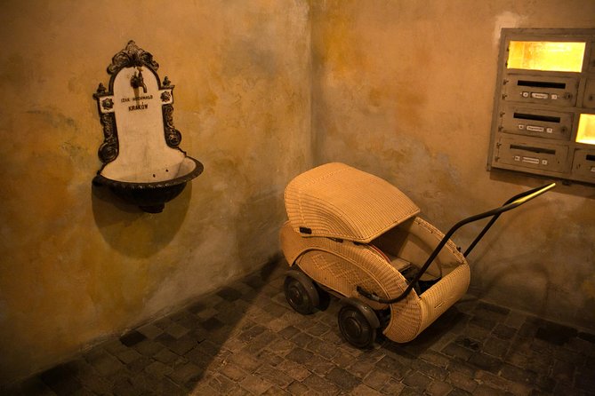 Schindler's Factory and Jewish Ghetto Walking Tour in Kraków - Why the guide matters here