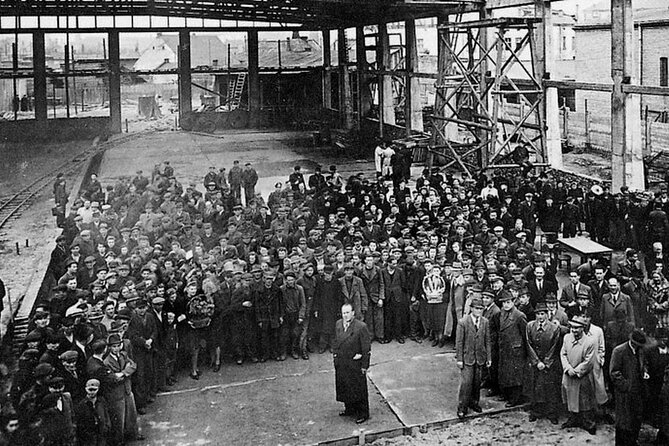 Schindler's Factory in Krakow: Guided Tour & Skip the Line Ticket - Meeting at Lipowa 4 and getting inside