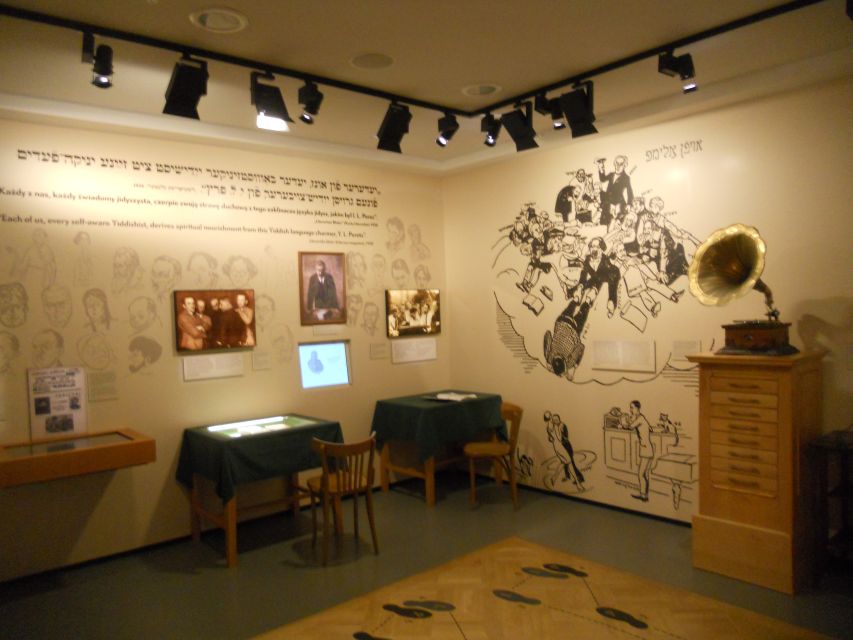 Skip-the-Line Polin Museum Warsaw Jewish History Tour - The Jewish Cemetery and the story in its stones