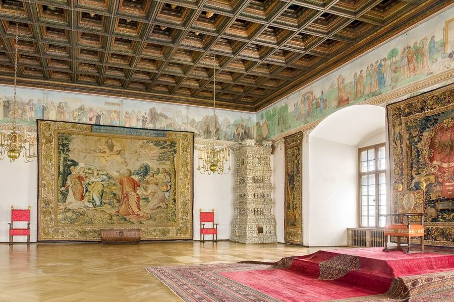 Skip-the-Line Wawel Castle Chambers Private Tour - What the guides add to the experience