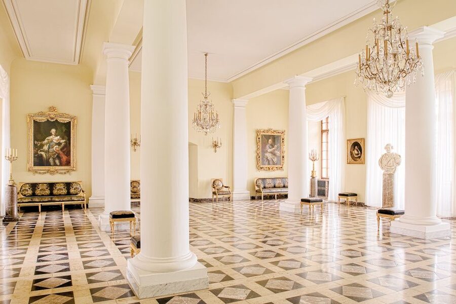 Skip-the-Line Wawel Castle Chambers Private Tour - Practical details that affect your visit
