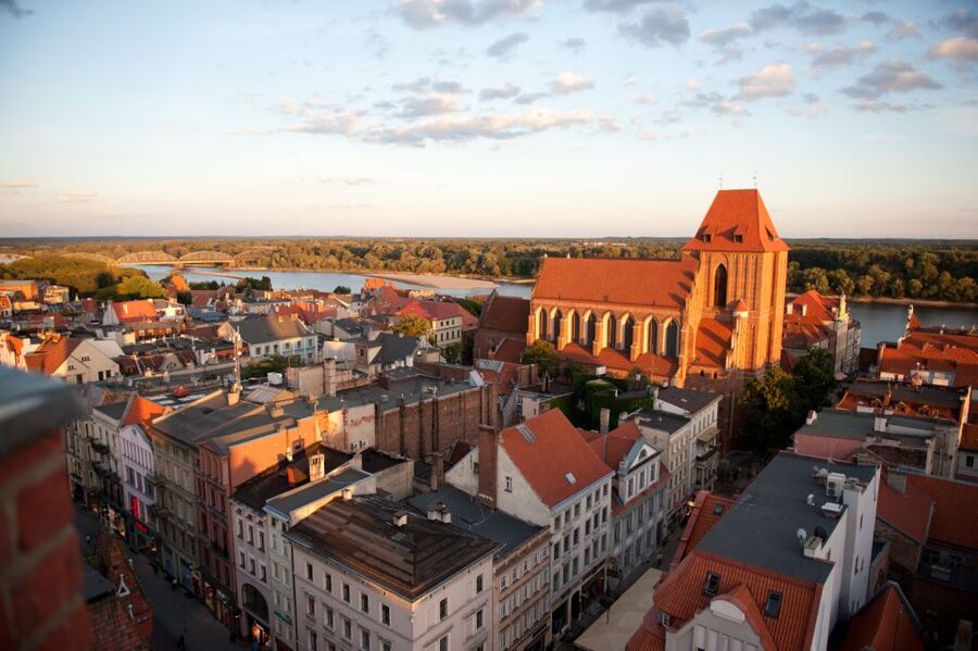 Small-Group Tour from Warsaw to Torun with Lunch - How the 10-hour schedule feels in practice