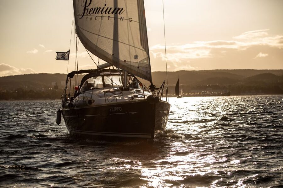 Sopot: Sunset Yacht Cruise with Welcome Drink - Starting at Sopot Pier
