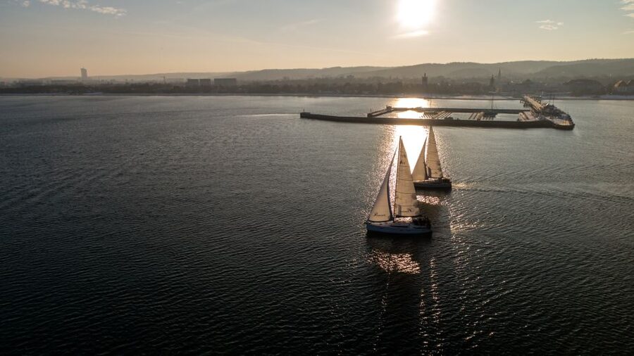 Sopot: Sunset Yacht Cruise with Welcome Drink - The final pass by Sopot Lighthouse