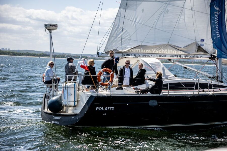 Sopot: Yacht Cruise Around the Bay with Welcome Drink - Setting out from the end of Sopot Pier