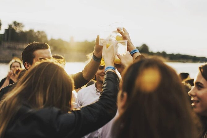 Sunset Boat Tour with Unlimited Drinks in Warsaw - A sunset cruise built for partying