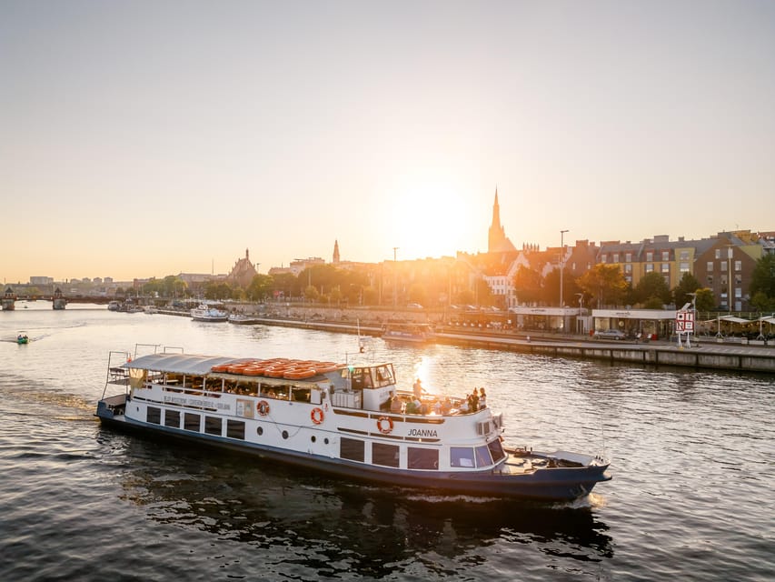 Szczecin: Cruise to the Dąbie Lake - The concrete shipwreck, the cruise’s oddest sight