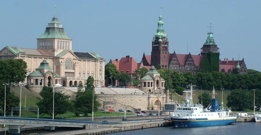Szczecin: Medieval Old Town Private Walking Tour - The Water Gate and Szczecin after sunset