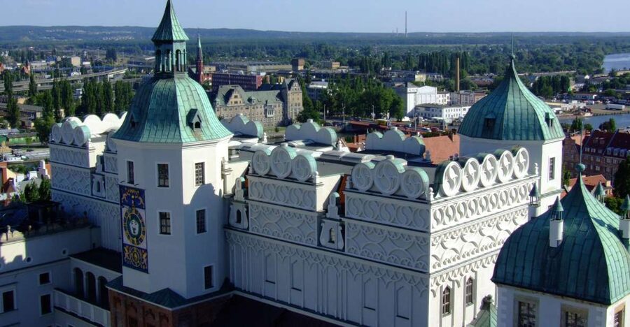 Szczecin: Old Town Highlights Private Walking Tour - Meeting point, pickup, and timing