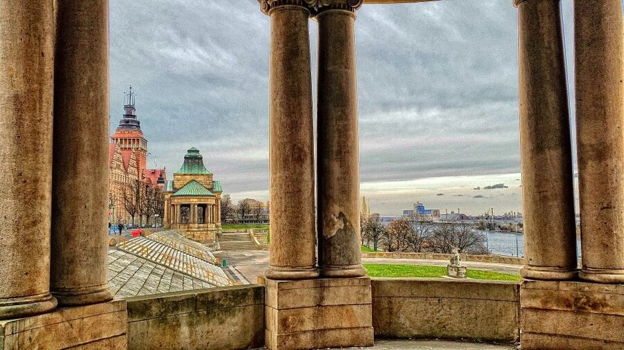 Szczecin: Old Town Highlights Private Walking Tour - Szczecin Cathedral and the House of Loitz