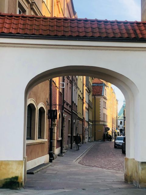 Taste of Poland, food tour and guided walk with 12 tasting - The Barbican and a pause between plates