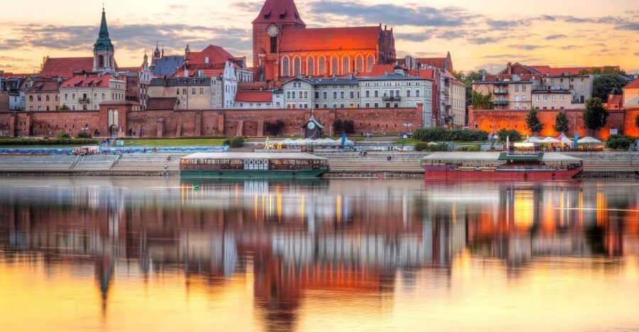 Torun Old Town Highlights Private Walking Tour - Timing, pickup, and languages
