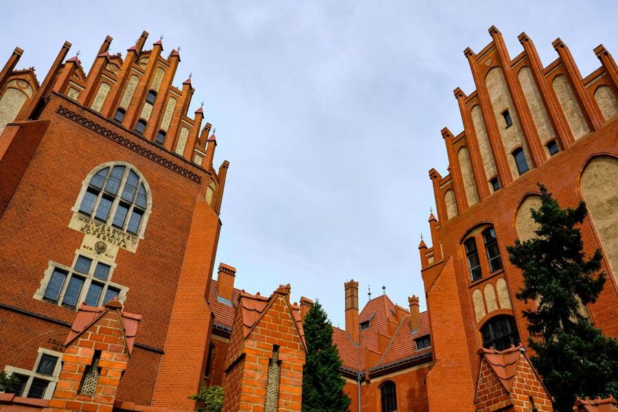 Torun: Private Walking Tour of a Medieval Town - The gingerbread stop and the sweetest part of the tour