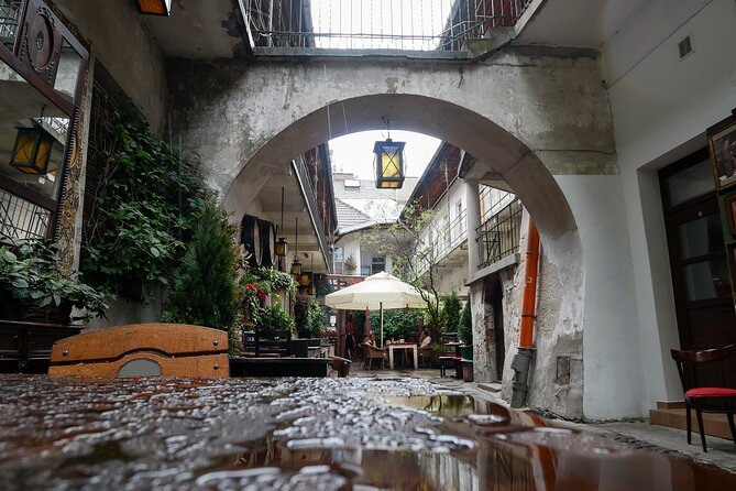 Tour via Kazimierz Quarter by Golf Cart with Schindler's Museum in Krakow - Riding through Kazimierz, Krakow’s former Jewish district