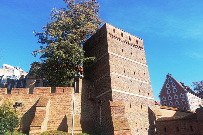 Walking Tour of the medieval Toruń - The Leaning Tower and Toruń’s crooked side