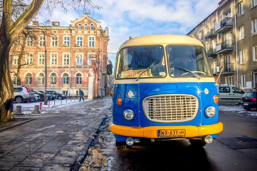 Warsaw: 2.5-Hour Dark Side - Praga District by a Retro Bus - Street art and film locations
