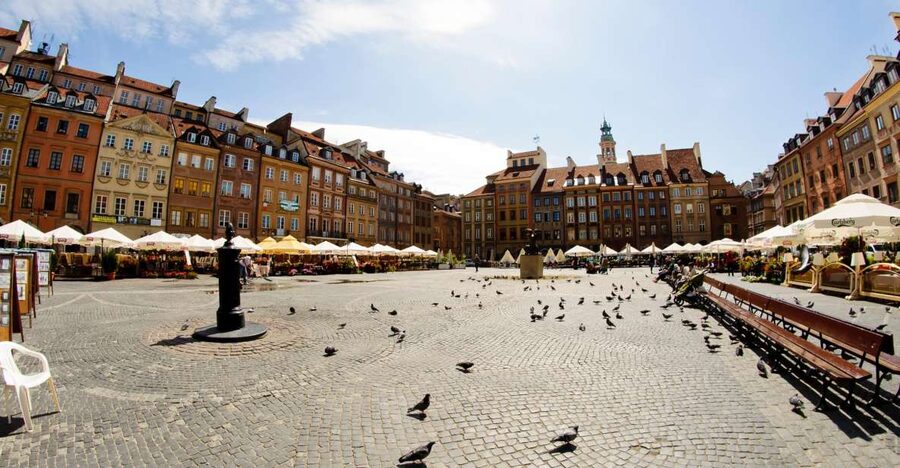 Warsaw: 2-Hour Guided Old Town Walking Tour - Polish customs, local life, and the pączek stop