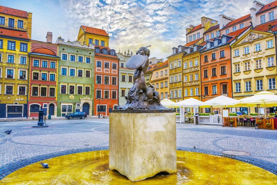 Warsaw: 2-Hour Old Town Walking Tour - What makes the local guides useful